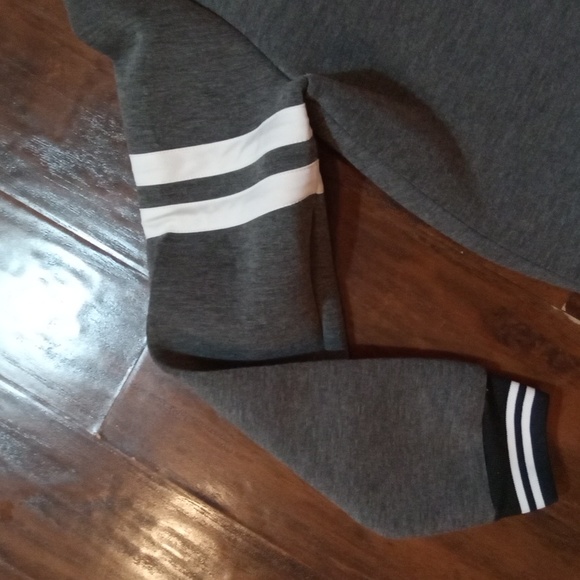 SHEIN Grey Crew Neck Zip Up Scuba Jacket Size Small - Picture 3 of 5